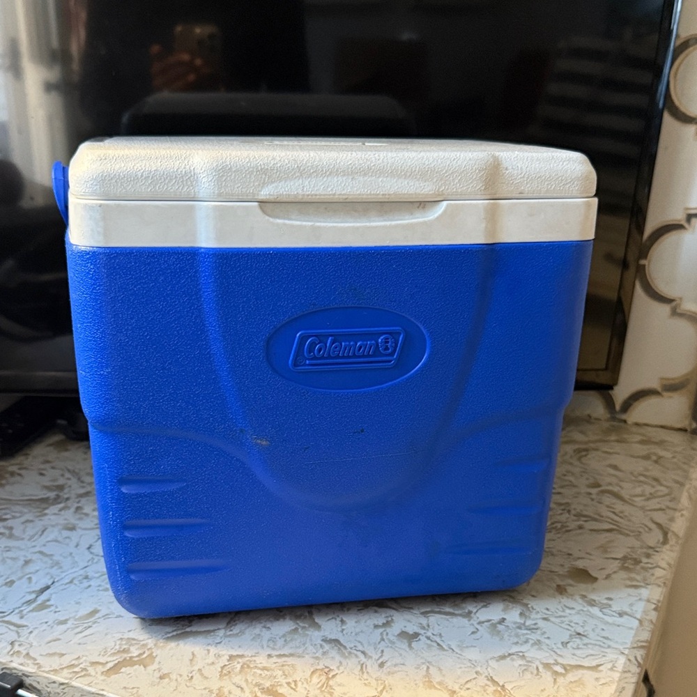 Coleman Royal Blue and White Portable Cooler 11T 11W 8D